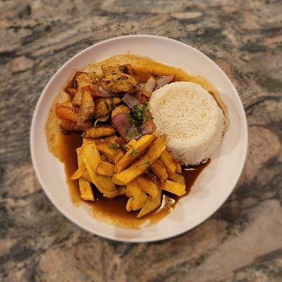 Pollo Saltado