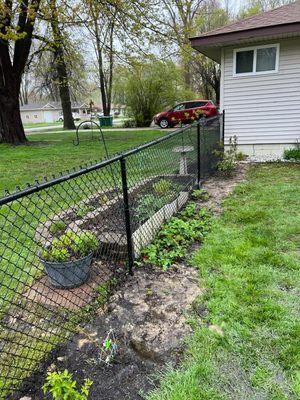 Black chain link fence looks really nice!