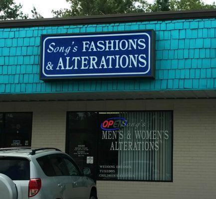 The front of Song's Fashions & Alterations.