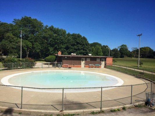 Wading pool/splash pad.