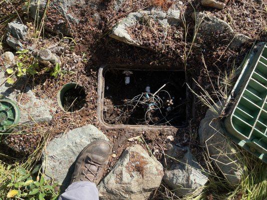 Wiring problems gophers got in here and started filling the box with dirt & chewed through one of the solenoid wires.