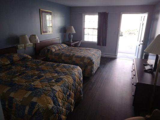 Budget Host Three Crowns Motor Lodge