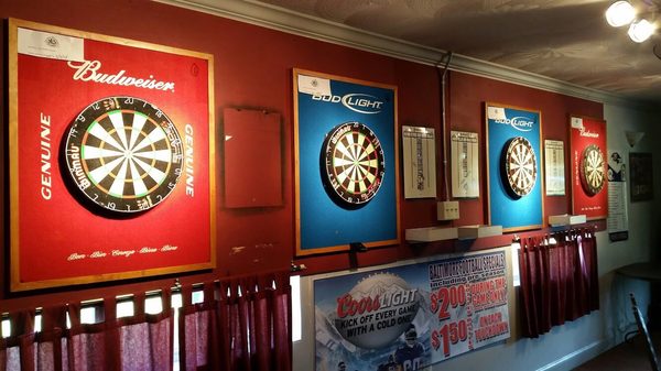 Come and play darts