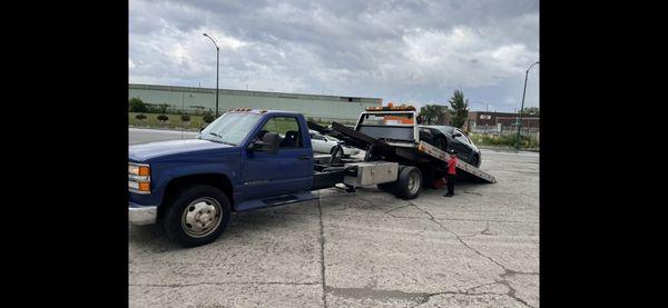 Junk car buying & Tow serving Chicagoland area