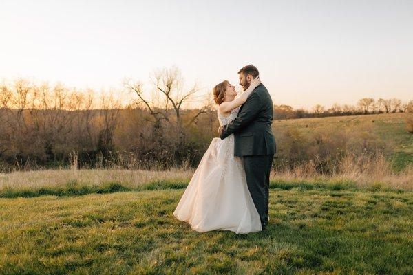 wedding photos at Carper Vineyard in Norwalk