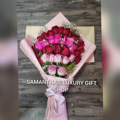 Hermoso ramos de flores en un papel muy elegante para regalar en cualquier ocasión contactenos para más información llamando al 9726976635