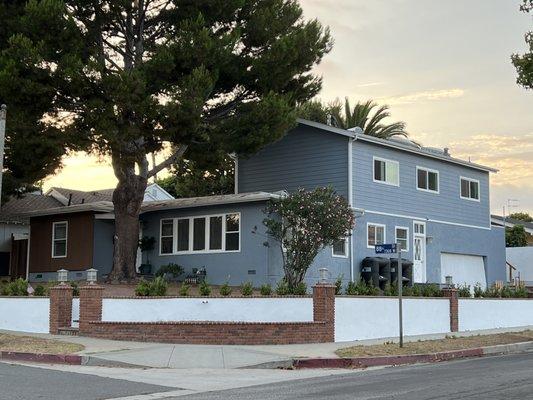 This ADU project is located in the Westchester neighborhood of Los Angeles. The existing house was 1,368 sq. ft. We added a new 850 sq. ft.