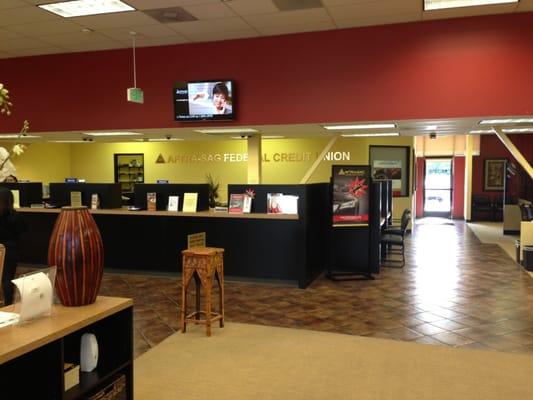 Sherman Oaks Branch lobby