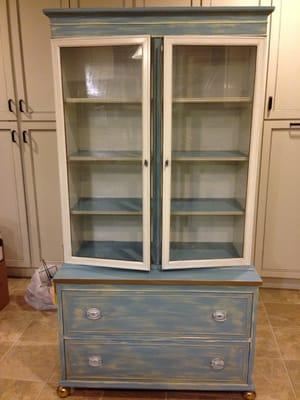 And painted it the same day..  It was the only antique shop open on Monday also when I first saw the hutch.