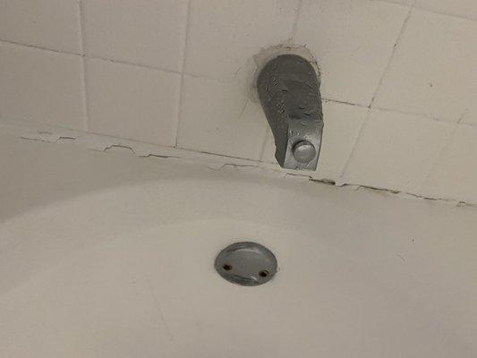 More cracks of tub outline no one has fixed