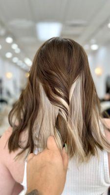 Trendy "Color block" hair lightening