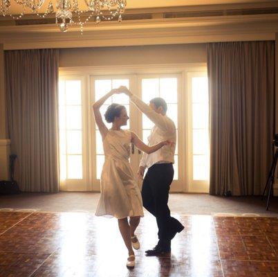 We had the pleasure of helping Hope and Edwin create a beautiful (and exciting!) Lindy Hop/Charleston wedding dance.