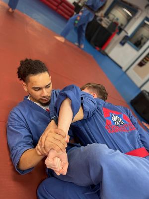 Kimura lock in student grappling match