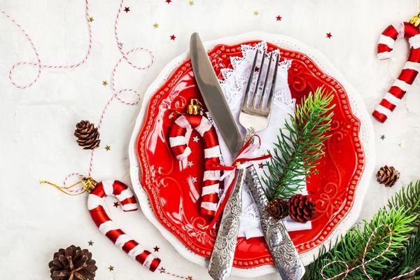 Hosting a Holiday dinner? We'll work with your dinner-ware or source vintage or new for you and your crew.