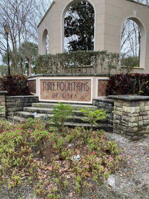 Three Fountains of Viera dead flowers, moldy bricks and trashed grounds