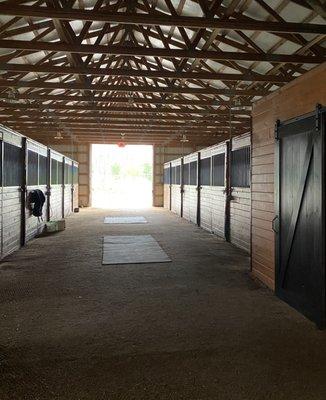 Immaculate 10 Stall Center Aisle Barn with Tack Room