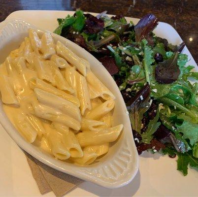 World's Best Mac & Cheese w/ Mixed Green Salad (My mouth is watering posting this picture days later. Lol.)