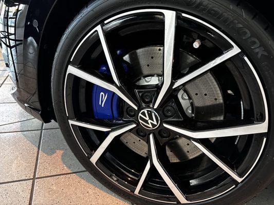 VW Golf R wheel