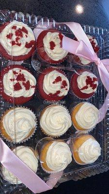 Redvelvet and vanilla cupcakes