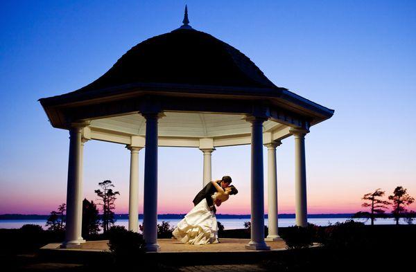 Williamsburg wedding at Two Rivers County Club by Heather Hughes Photography. https://www.heatherhughesphotography.com/