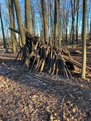 Shelter of the edge of the trail