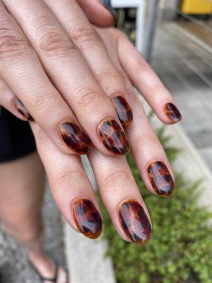 Tortoise nail art-- takes an additional ~10 minutes. So beautiful!