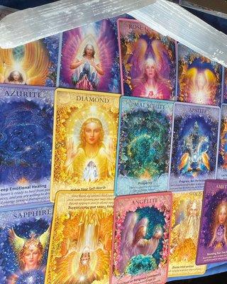 One of our lovely full life tarot and Crystal reading !!! attract good fortune and to provide protection