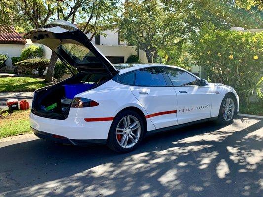 Tesla home service vehicle !