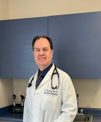 Our board-certified doctor, Dr Thomas Bailey