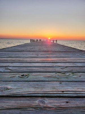 Stroll down the Hammock Bay pier to fish, enjoy a picnic dinner & watch the sunset whenever you want. Bringing Paradise Lifestyle Home!