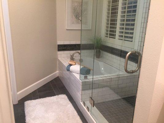 Master bath remodel: Bluewater Construction