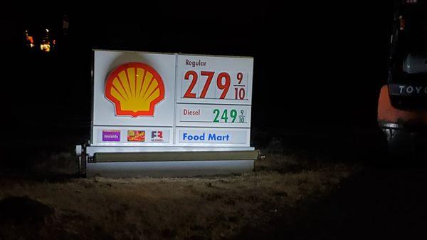 New Shell gasoline price sign, 8/19/2020. Accepting Fred Meyer, QFC, and Shell Card Fuel Rewards.