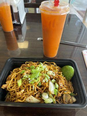 Egg noodles with chicken, level 3 spicy & a Thai tea