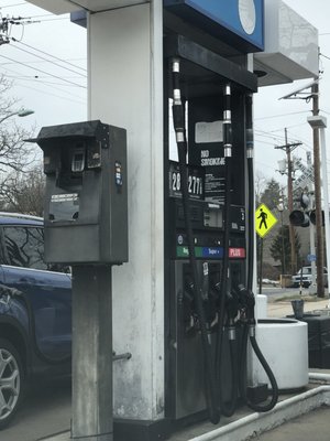 4 gas pumps