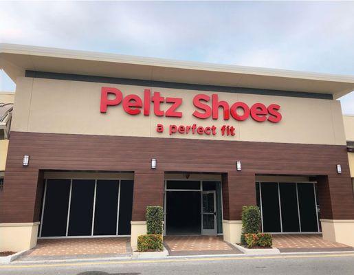 Peltz Shoes West Bradenton Store Front