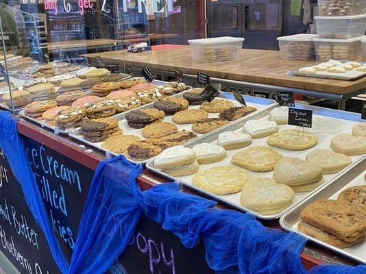 Large variety of large and regular size cookies.