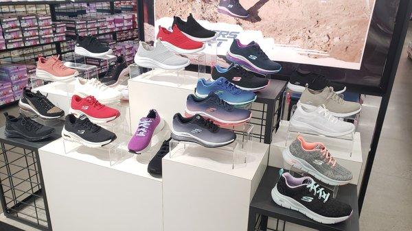 SKECHERS Warehouse Outlet