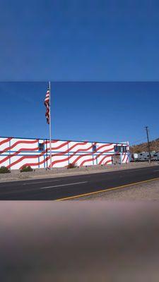 Love how this building is SO patriotic!! God bless America!