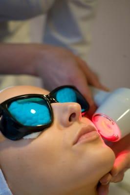 Offering latest technologies in non-invasive treatments including Diamond Microdermabrasion and Tri-Polar RF Facelift.