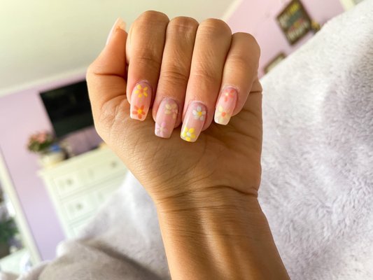 I am OBSESSED with these floral nails! A&M never disappoints!