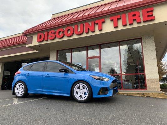 Ford Focus RS with Fifteen52 Turbomac's