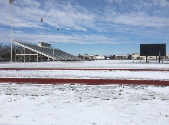 1/16/18 Tuesday. 24 degrees. No pickup football game on a Snow Day? Where are the youth? Back in my day, we woulda had full squads with subs