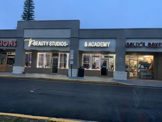 FJ Beauty Salon Studios and Beauty Academy