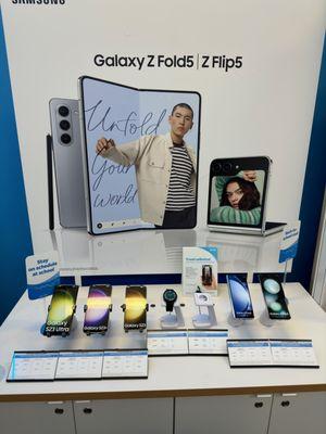 Samsung Table Display

*ALL PHONES ARE DUMMY PHONES* 
for visual purposes only