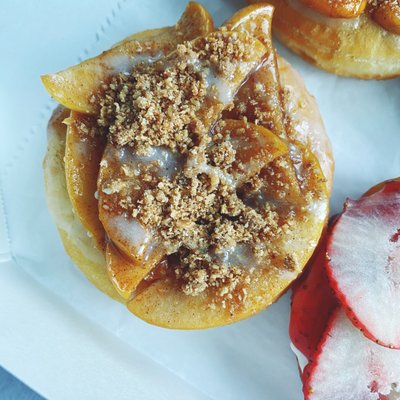 Apple Cobbler Donut
 
 Spiced Apples, Cinnamon Crumb Topping & Vanilla Drizzle