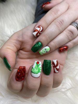 Amazing grinch Christmas nails!