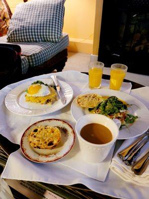 Breakfast in bed? No, breakfeast in cottage!!