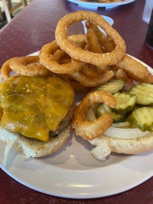 Cheeseburger - extra pickle with onion rings