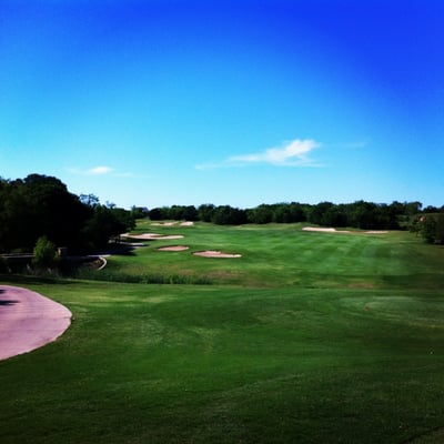 Amazing golf course. This is the tee off from hole 1.