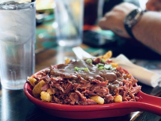 The Jackalope poutine : fries, cheese curds, shredded corn beef, gravy and scallions.